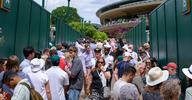 Man buys Evian bottle at Wimbledon and people are confused about price