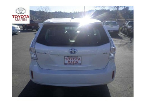 2014 Toyota Prius v Five
